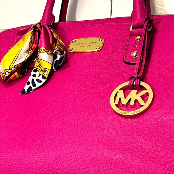 Michael Kors Fuscia / Satchel w/ Twillie, Crossbody Strap & Dustbag. - Picture 2 of 12